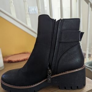 Women's Black boots